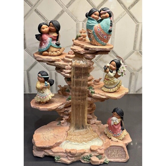 Friends Of The Feather Rock Cliff Waterfall Display Stand With Five Figurines - Picture 1 of 13